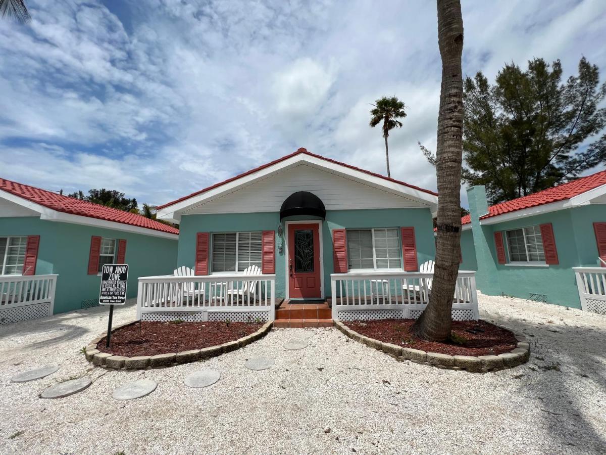 Hotel Blue Waters Treasure Island Esterno foto