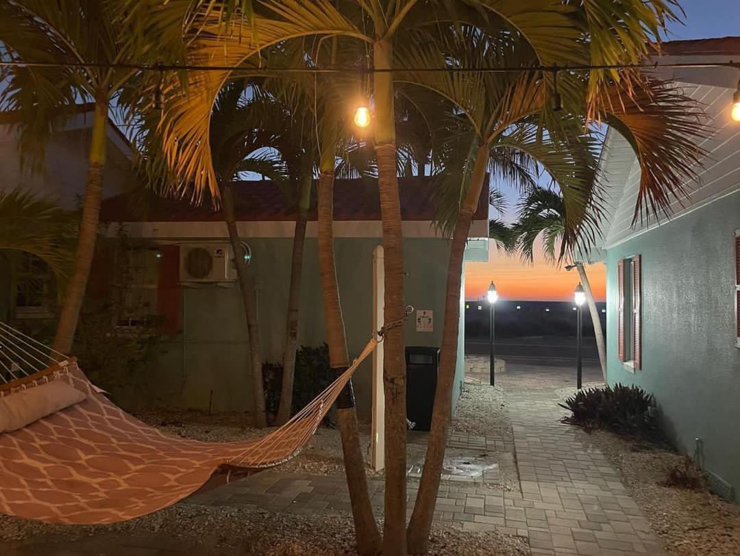Hotel Blue Waters Treasure Island Esterno foto