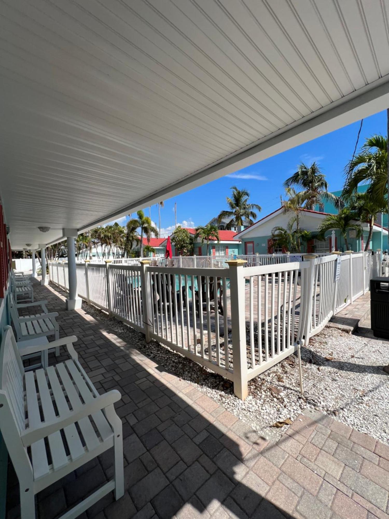 Hotel Blue Waters Treasure Island Esterno foto