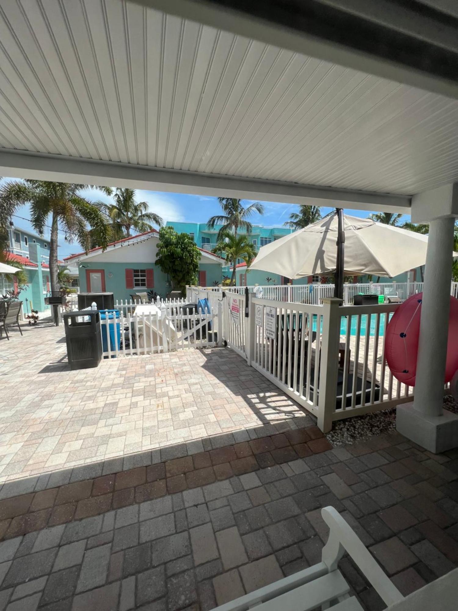 Hotel Blue Waters Treasure Island Esterno foto