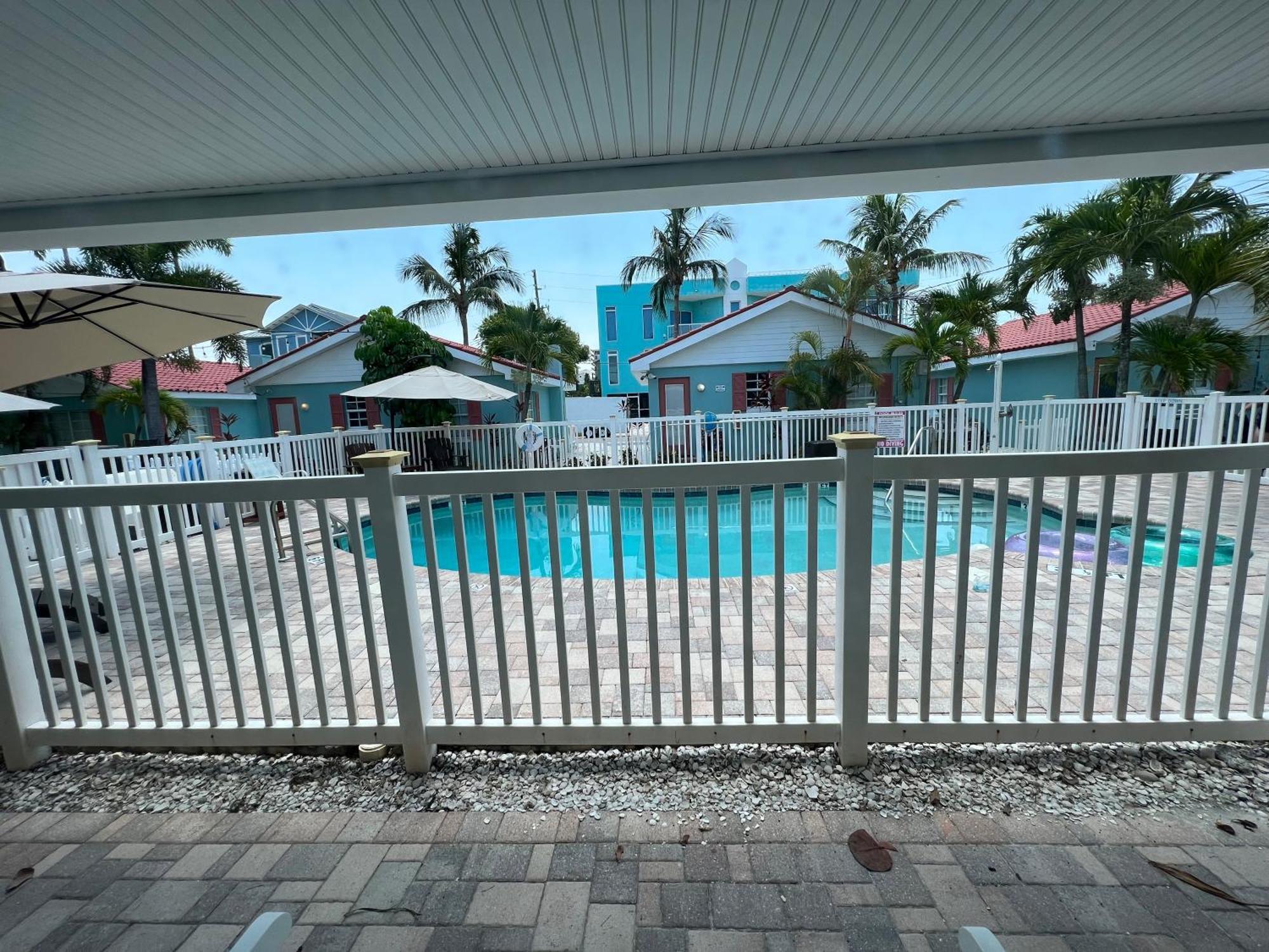 Hotel Blue Waters Treasure Island Esterno foto