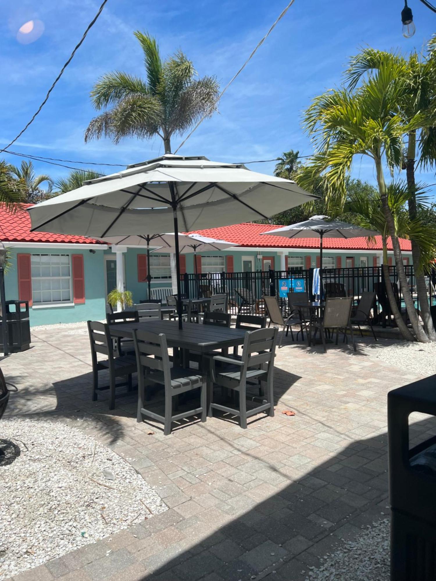 Hotel Blue Waters Treasure Island Esterno foto